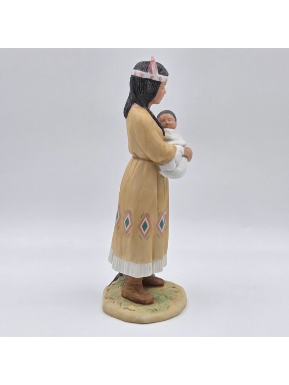 Homco Native American Woman Holding Baby Figurine #1447 Porcelain 1990s - Picture 5 of 14